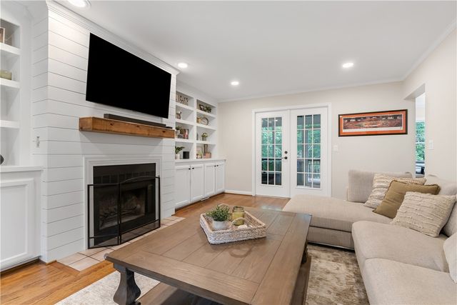 305 Bent Oak Lane, Central, SC 29630