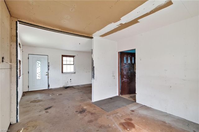 211 Mona DR, Newport News, VA 23608