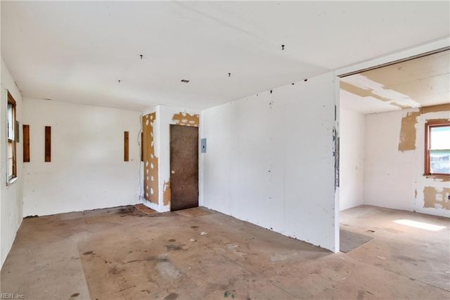 211 Mona DR, Newport News, VA 23608
