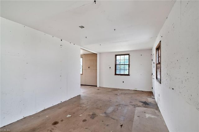 211 Mona DR, Newport News, VA 23608