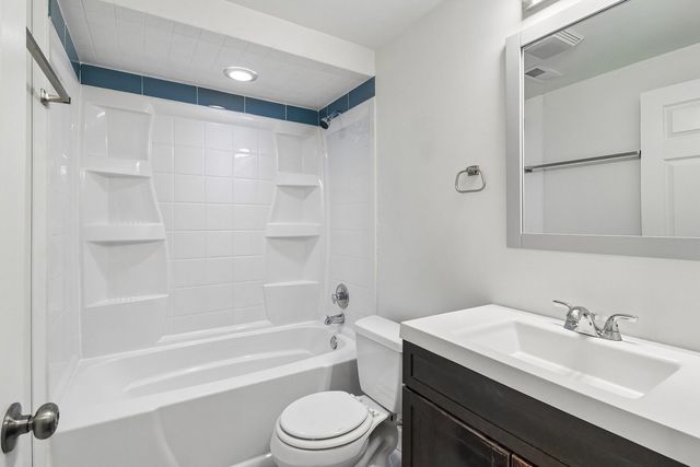 207 N Idlewild Avenue, Mundelein, IL 60060