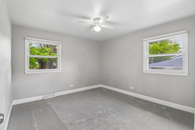 207 N Idlewild Avenue, Mundelein, IL 60060