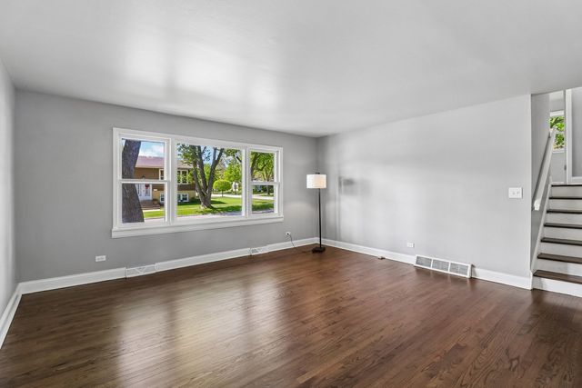 207 N Idlewild Avenue, Mundelein, IL 60060