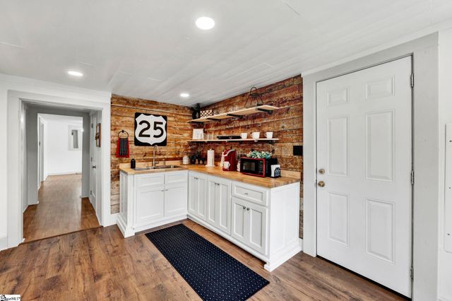 108 N Poinsett Highway, Travelers Rest, SC 29690