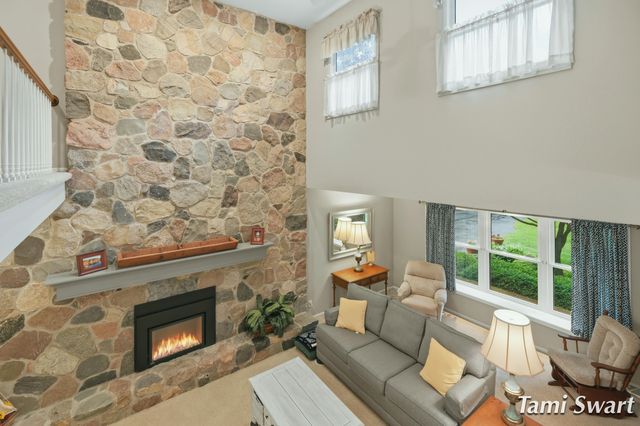 17484 Beech Hill Drive, Grand Haven, MI 49417
