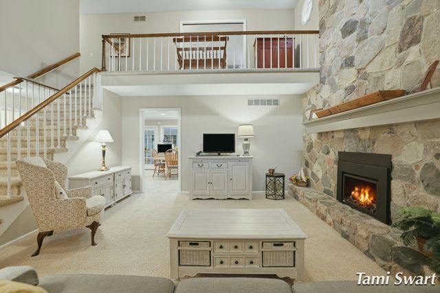 17484 Beech Hill Drive, Grand Haven, MI 49417