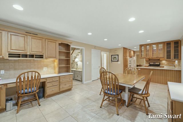 17484 Beech Hill Drive, Grand Haven, MI 49417