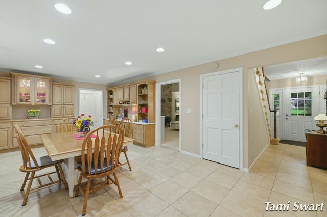 17484 Beech Hill Drive, Grand Haven, MI 49417