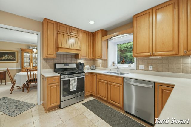 17484 Beech Hill Drive, Grand Haven, MI 49417