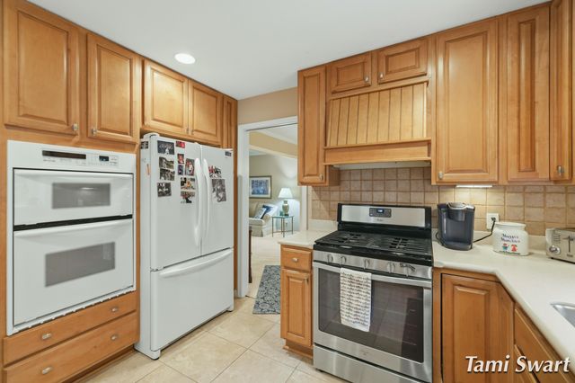 17484 Beech Hill Drive, Grand Haven, MI 49417