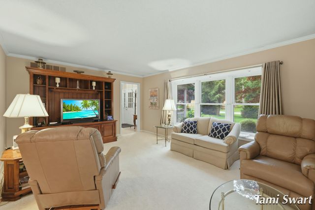17484 Beech Hill Drive, Grand Haven, MI 49417