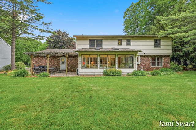 17484 Beech Hill Drive, Grand Haven, MI 49417