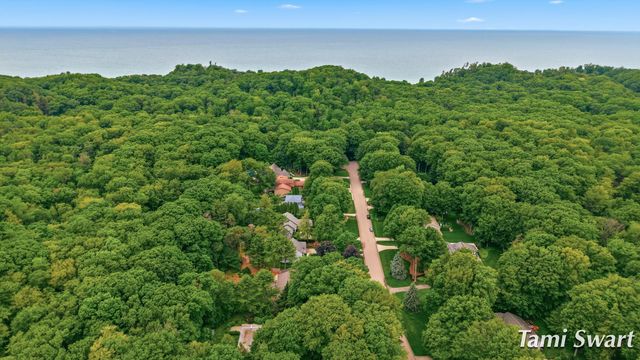 17484 Beech Hill Drive, Grand Haven, MI 49417