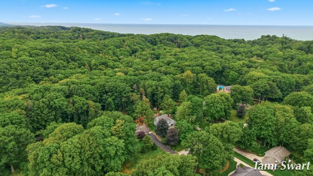 17484 Beech Hill Drive, Grand Haven, MI 49417