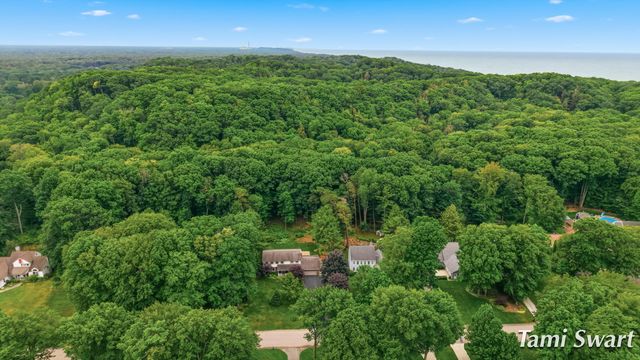 17484 Beech Hill Drive, Grand Haven, MI 49417