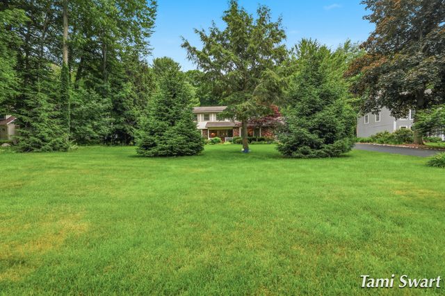 17484 Beech Hill Drive, Grand Haven, MI 49417
