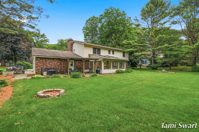 17484 Beech Hill Drive, Grand Haven, MI 49417
