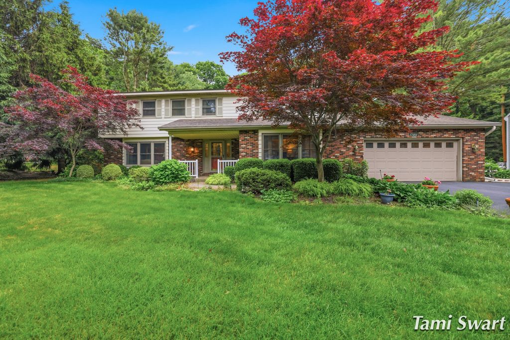 17484 Beech Hill Drive, Grand Haven, MI 49417