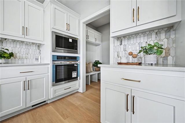 5021 Bradshaw Street, Shawnee, KS 66216