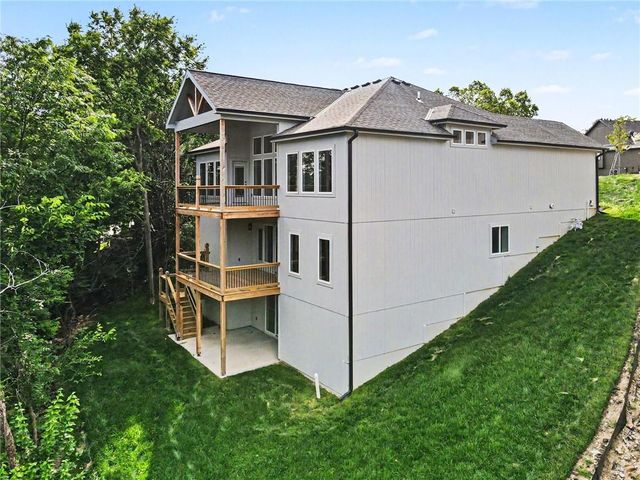 5021 Bradshaw Street, Shawnee, KS 66216
