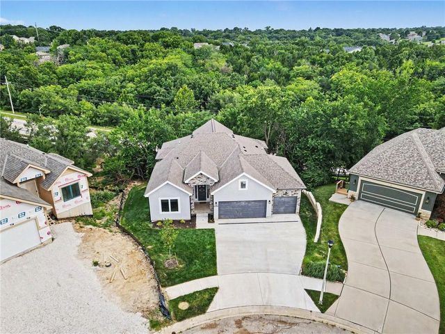 5021 Bradshaw Street, Shawnee, KS 66216