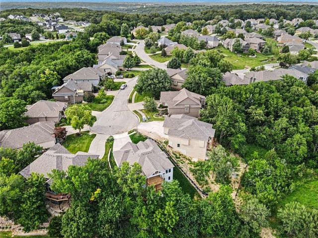 5021 Bradshaw Street, Shawnee, KS 66216