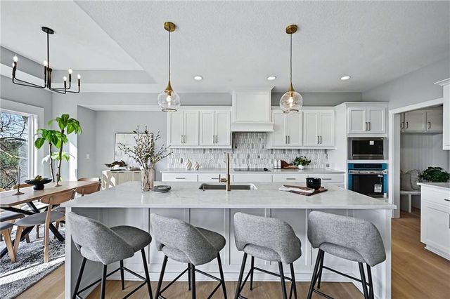 5021 Bradshaw Street, Shawnee, KS 66216