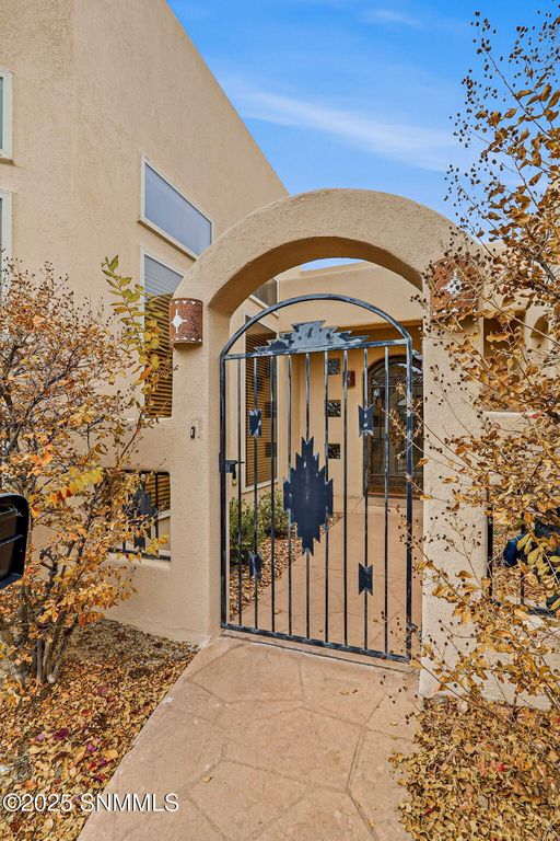 1985 Palm Canyon Drive, Las Cruces, NM 88011
