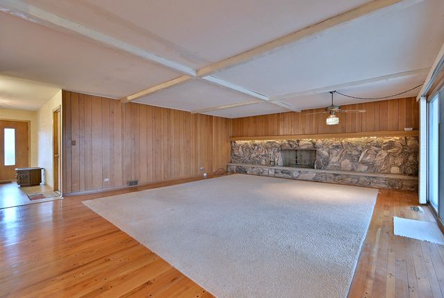 1831 N Rolling Lane, Arlington Heights, IL 60004