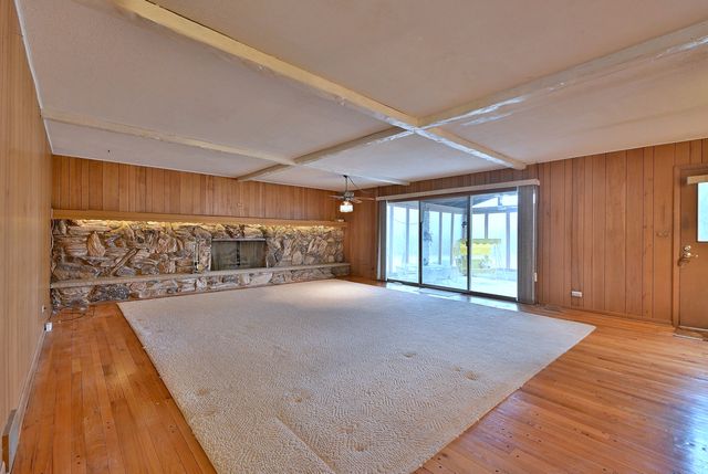 1831 N Rolling Lane, Arlington Heights, IL 60004