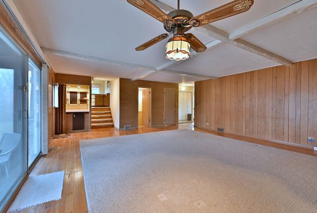 1831 N Rolling Lane, Arlington Heights, IL 60004