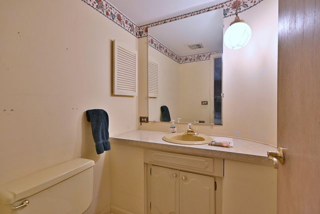 1831 N Rolling Lane, Arlington Heights, IL 60004