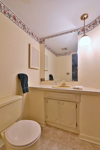 1831 N Rolling Lane, Arlington Heights, IL 60004