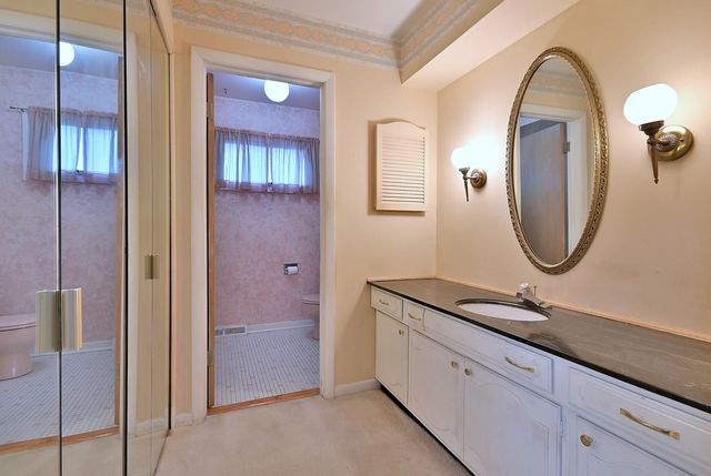 1831 N Rolling Lane, Arlington Heights, IL 60004