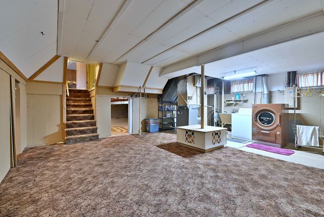 1831 N Rolling Lane, Arlington Heights, IL 60004