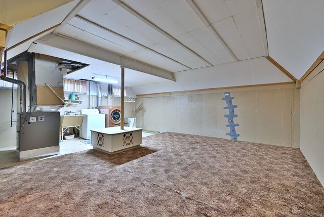 1831 N Rolling Lane, Arlington Heights, IL 60004