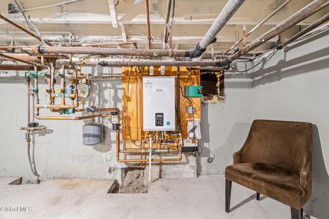 302 Washington Ave E., East Greenbush, NY 12144