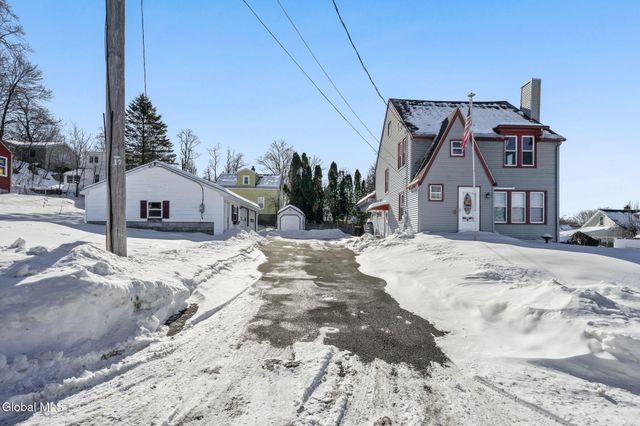 302 Washington Ave E., East Greenbush, NY 12144