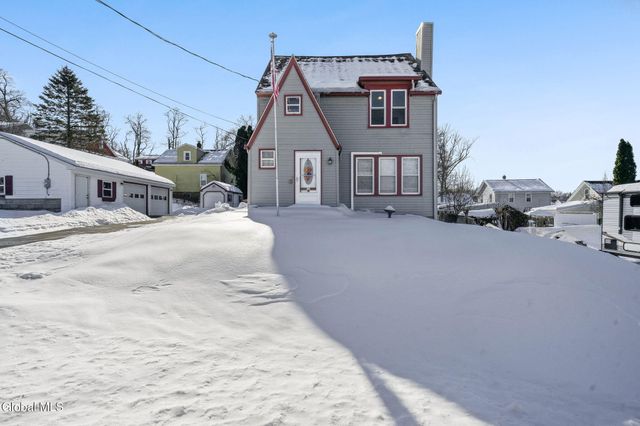 302 Washington Ave E., East Greenbush, NY 12144