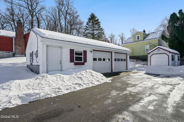 302 Washington Ave E., East Greenbush, NY 12144