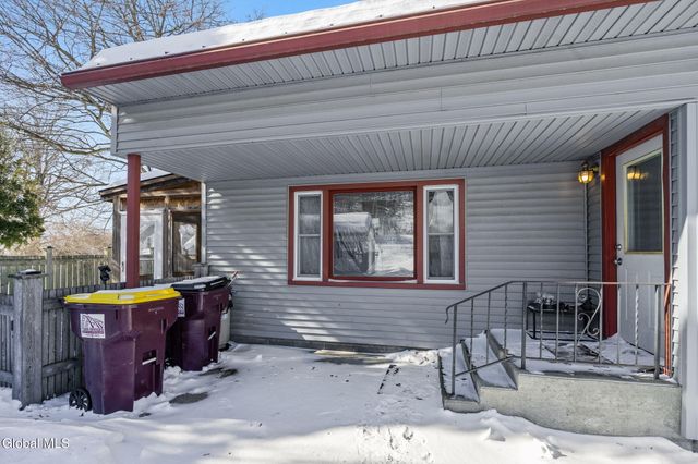 302 Washington Ave E., East Greenbush, NY 12144