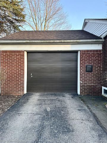 214 Marlborough Drive, Bloomfield Charter Township, MI 48302