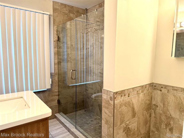 214 Marlborough Drive, Bloomfield Charter Township, MI 48302