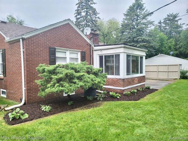 214 Marlborough Drive, Bloomfield Charter Township, MI 48302