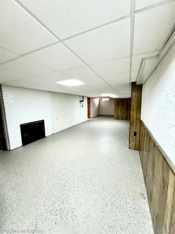 214 Marlborough Drive, Bloomfield Charter Township, MI 48302