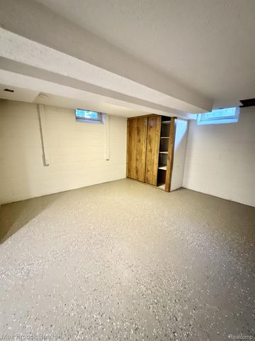 214 Marlborough Drive, Bloomfield Charter Township, MI 48302