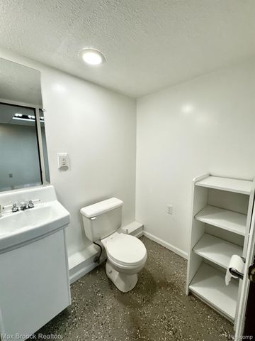 214 Marlborough Drive, Bloomfield Charter Township, MI 48302