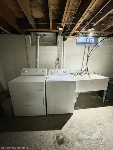 214 Marlborough Drive, Bloomfield Charter Township, MI 48302