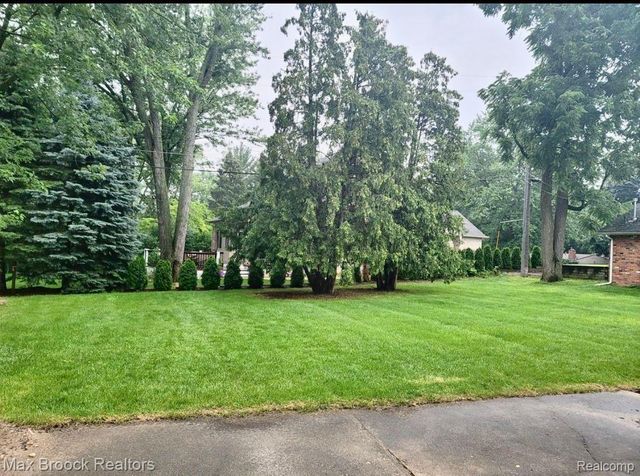 214 Marlborough Drive, Bloomfield Charter Township, MI 48302