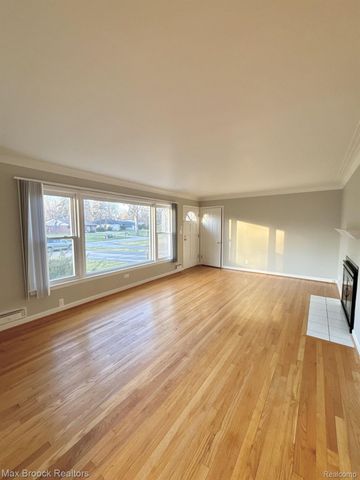 214 Marlborough Drive, Bloomfield Charter Township, MI 48302